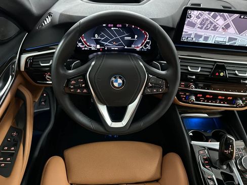 Used 2023 BMW 530e w/ Premium Package image 14