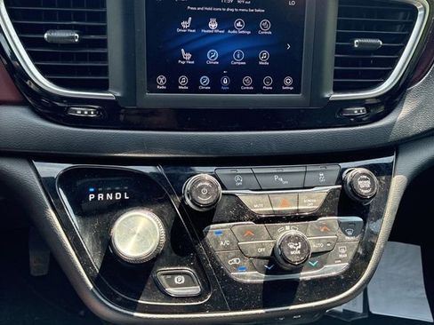 Used 2020 Chrysler Pacifica Touring-L FWD image 10