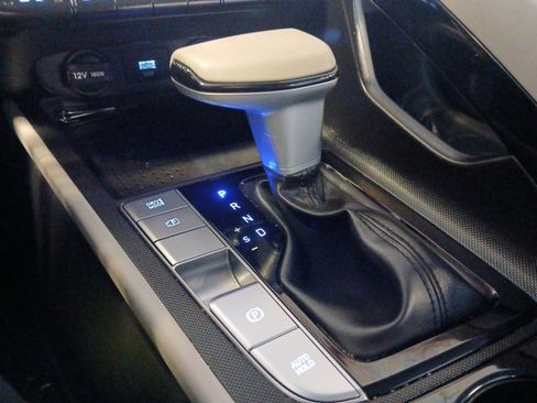 Used 2023 Hyundai Elantra Limited image 18