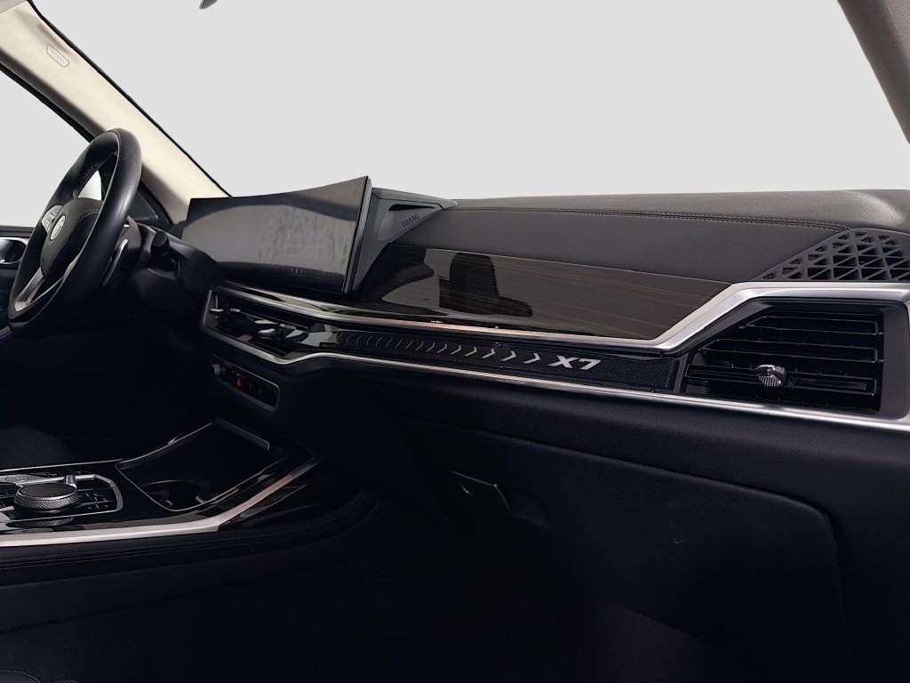 Used 2025 BMW X7 xDrive40i AWD/4WD image 33