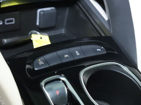 Used 2023 Buick Envision Preferred FWD image 28