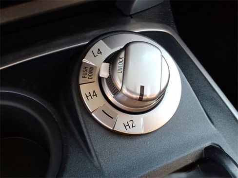 Used 2015 Toyota 4Runner SR5 image 17