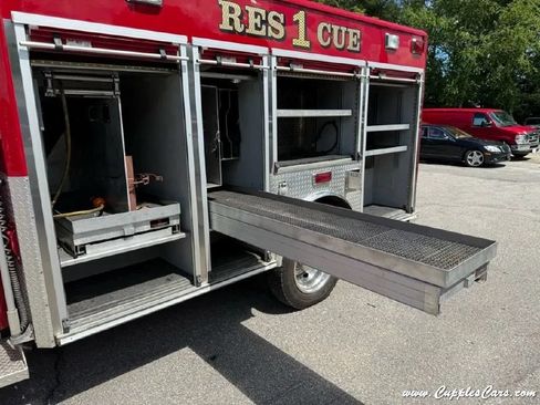 Used 2003 Ford F550 4x4 Regular Cab Super Duty image 23