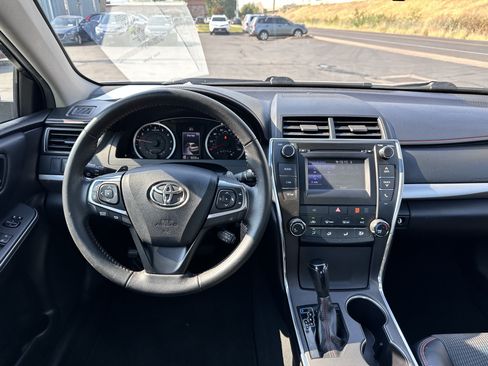 Used 2016 Toyota Camry SE FWD image 7