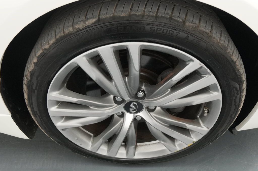 Used 2018 INFINITI Q50 Luxe w/ All Weather Package (L93) AWD/4WD image 12