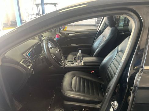 Used 2017 Ford Fusion SE w/ Fusion SE Technology Package FWD image 4