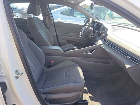 Used 2024 Hyundai Elantra SE FWD image 8