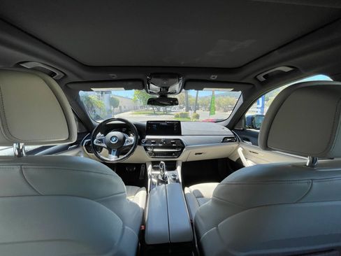 Used 2022 BMW 530e w/ Executive Package RWD image 13