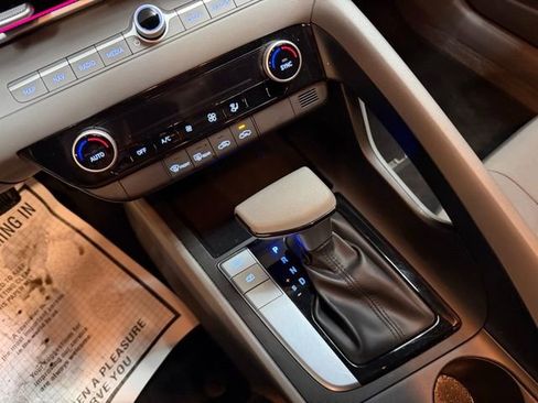 Used 2024 Hyundai Elantra SEL image 23