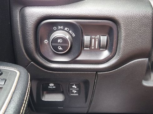 Used 2024 RAM 1500 Laramie AWD/4WD image 34