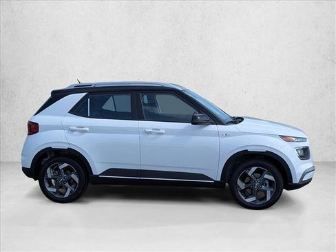 New 2026 Hyundai Venue SEL FWD image 4
