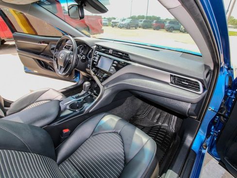 Used 2018 Toyota Camry SE w/ Moonroof Package image 17