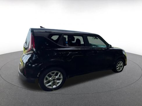 Used 2025 Kia Soul LX w/ LX Technology Package FWD image 11