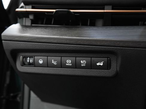 Used 2024 Nissan Ariya AWD image 27