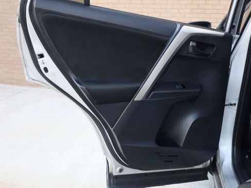 Used 2015 Toyota RAV4 LE FWD image 19