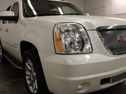Used 2011 GMC Yukon Denali AWD/4WD image 22