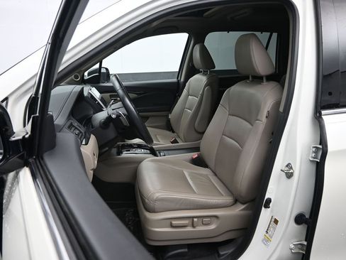 Used 2016 Honda Pilot Touring image 24