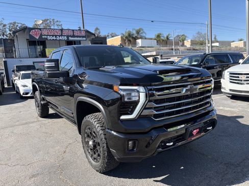 Used 2024 Chevrolet Silverado 2500 High Country w/ Midnight Edition AWD/4WD image 3
