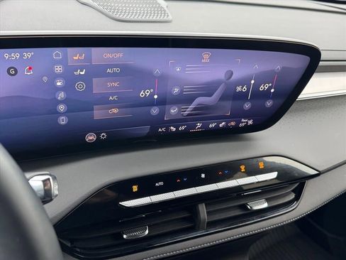 Used 2025 Buick Enclave Avenir w/ Super Cruise Package image 14