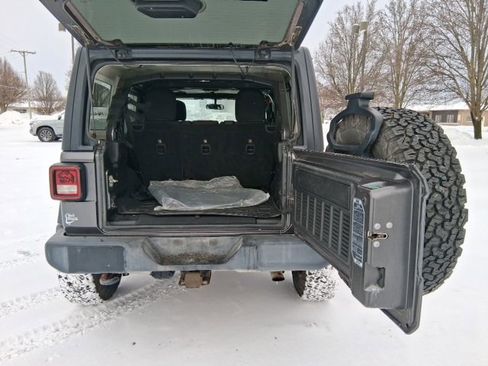 Used 2018 Jeep Wrangler Unlimited Sport image 5