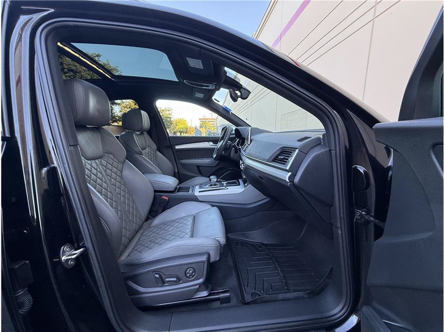 Used 2018 Audi SQ5 Premium Plus w/ S Sport Package AWD/4WD image 26