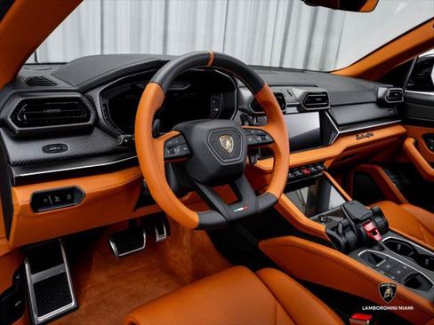 Used 2025 Lamborghini Urus SE AWD/4WD image 24