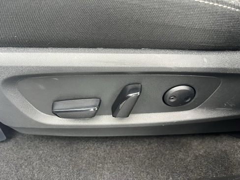 Used 2025 Nissan Pathfinder SV image 20