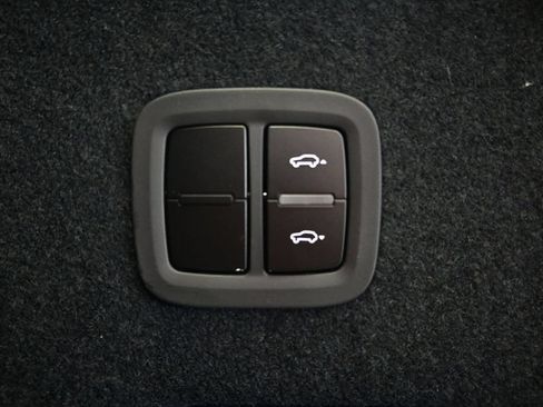 Used 2026 Porsche Cayenne S AWD/4WD image 32