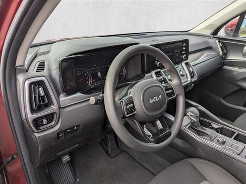 Used 2023 Kia Sorento LX image 9