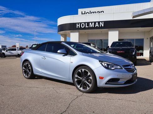 Used 2019 Buick Cascada Premium image 2