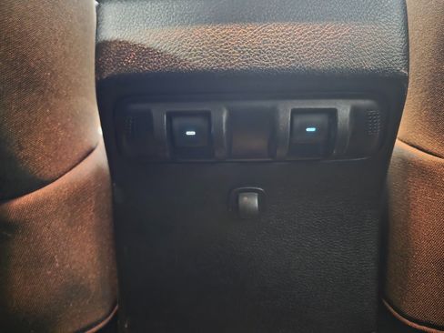 Used 2016 Jeep Wrangler Unlimited Sahara w/ Dual Top Group image 28