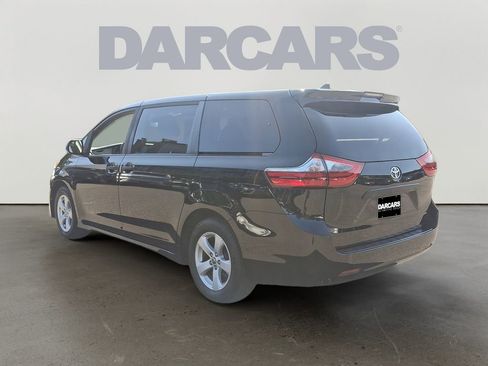 Used 2020 Toyota Sienna L image 4