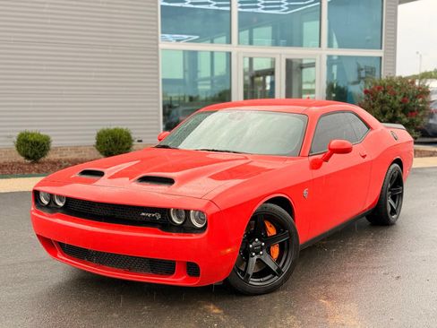 Used 2022 Dodge Challenger SRT Hellcat w/ Plus Package RWD image 4