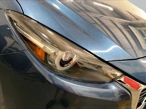 Used 2018 MAZDA MAZDA3 Grand Touring w/ Premium Equipment Package FWD image 29
