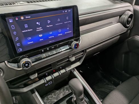 Used 2024 Chevrolet Colorado Trail Boss w/ Advanced Trailering Package image 12