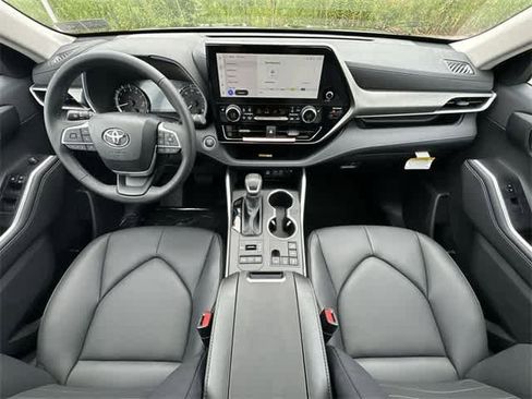 New 2024 Toyota Highlander XLE image 20