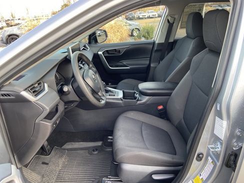 Used 2025 Toyota RAV4 LE image 33