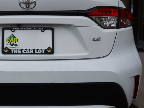 Used 2021 Toyota Corolla LE image 19