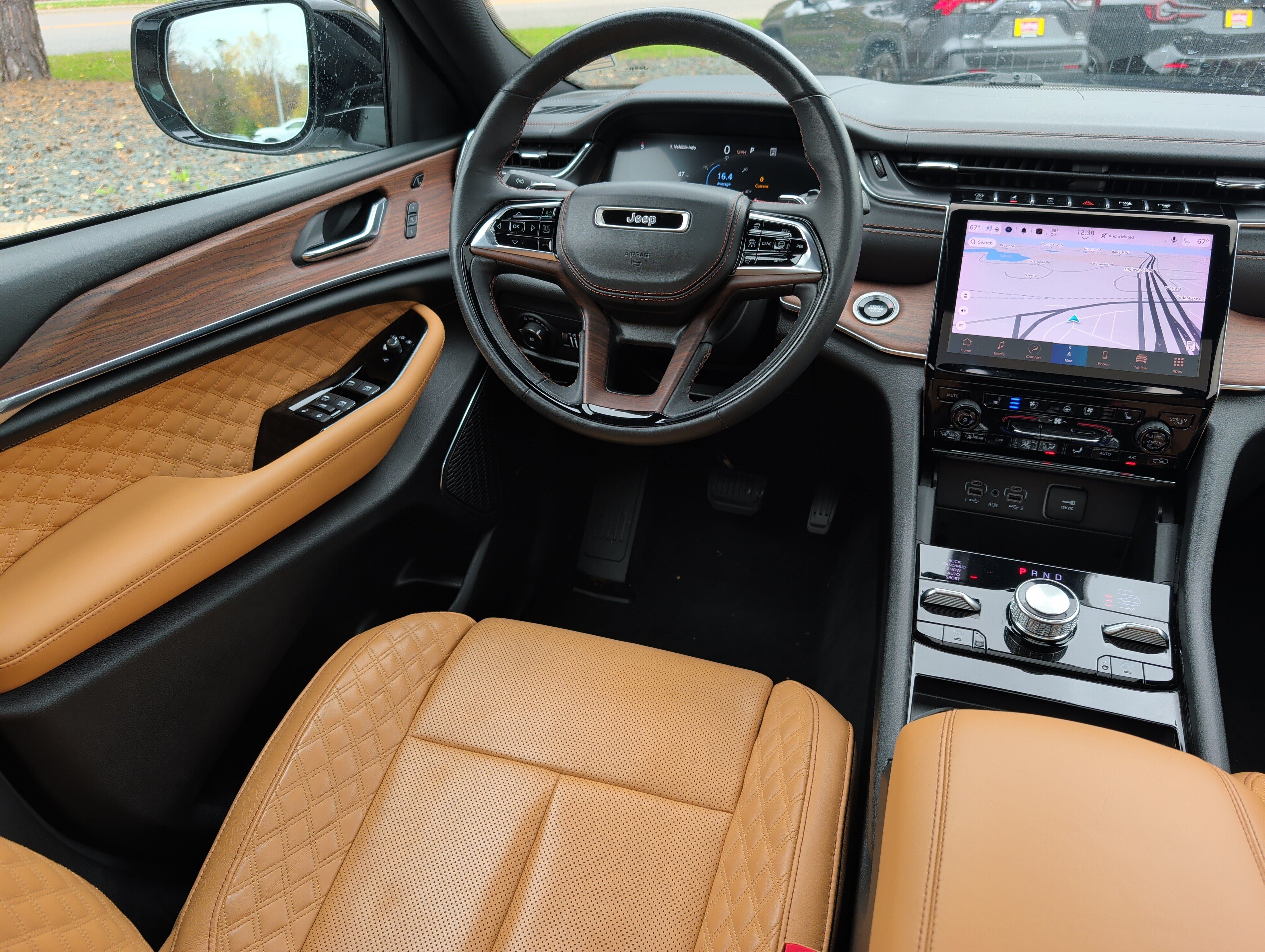 Used 2024 Jeep Grand Cherokee Summit AWD/4WD image 9