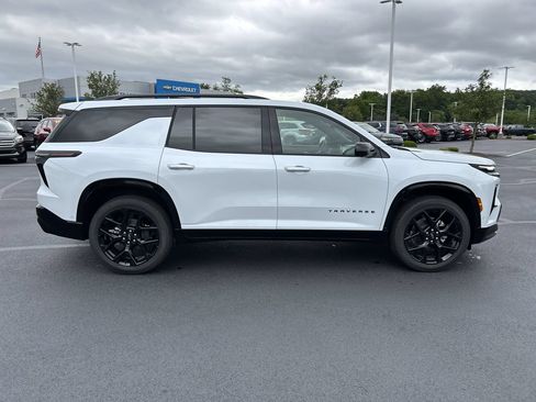 New 2026 Chevrolet Traverse RS w/ LPO, Floor Liner Package AWD/4WD image 8