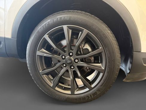 Used 2019 Ford Explorer XLT w/ Equipment Group 202A AWD/4WD image 9