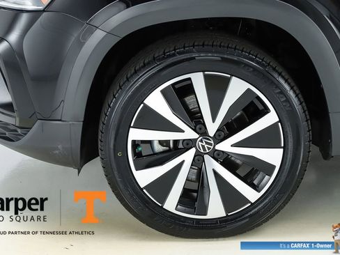 Used 2023 Volkswagen Taos SE w/ Panoramic Sunroof Package image 43