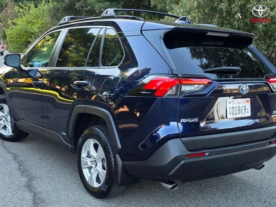 Used 2020 Toyota RAV4 XLE w/ Convenience Package AWD/4WD image 3