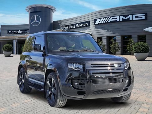 Used 2025 Land Rover Defender 90 X-Dynamic SE image 2