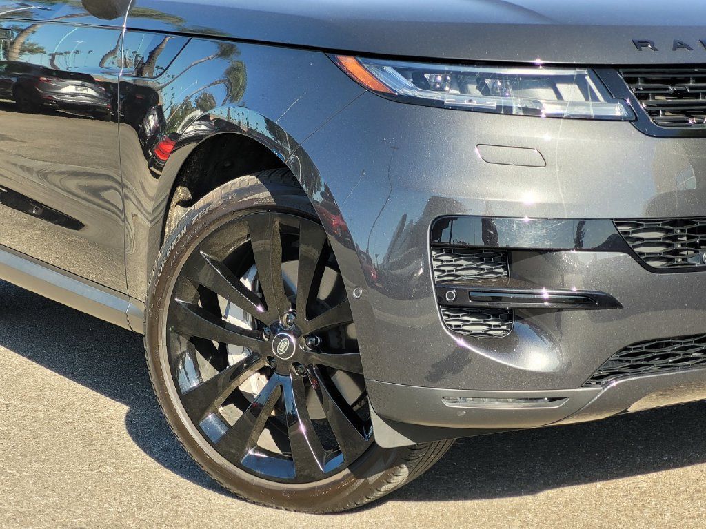 Used 2024 Land Rover Range Rover Sport SE AWD/4WD image 4