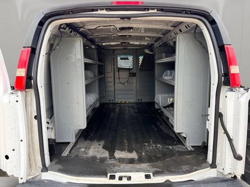 Used 2016 Chevrolet Express 2500 RWD image 14