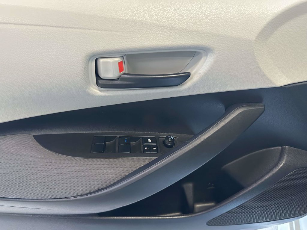 Used 2022 Toyota Corolla LE w/ LE Convenience Package FWD image 17
