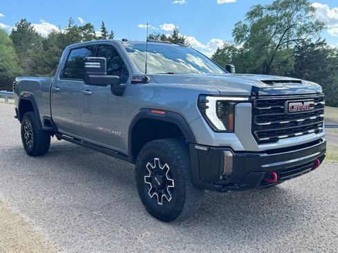 Used 2024 GMC Sierra 2500 AT4X AWD/4WD image 3