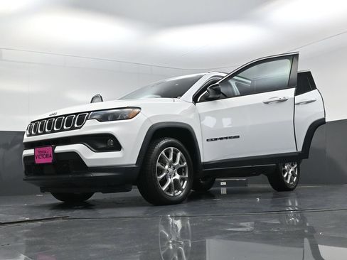 Used 2022 Jeep Compass Latitude AWD/4WD image 29
