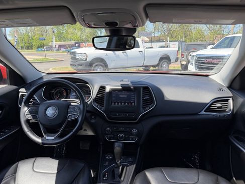 Used 2021 Jeep Cherokee Latitude Plus w/ Sun & Sound Group AWD/4WD image 25
